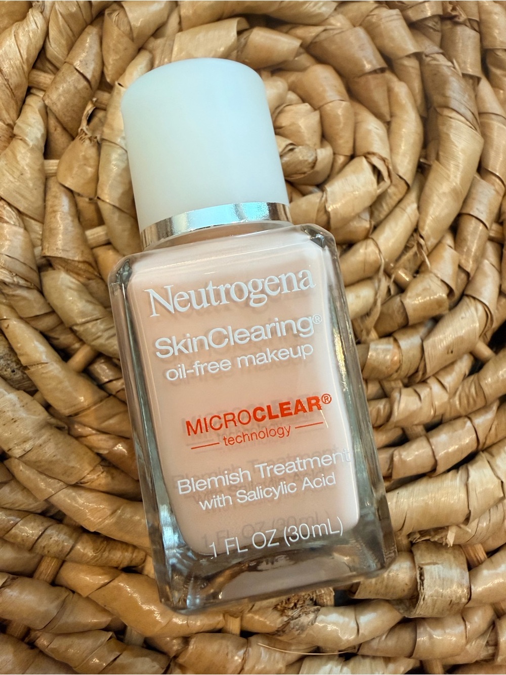 New Neutrogena SkinClearing Oil-Free Makeup - Natural Ivory 20